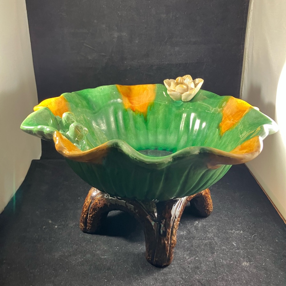 Majolica Tripod Bowl with Frogs and Flower Asian Unique